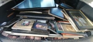 photos in thee car coming to the studio